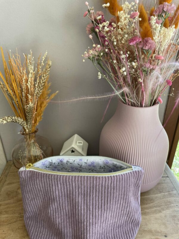 Pochette zippée en velours côtelé couleur Lila