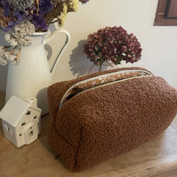 Trousse de maquillage en Teddy couleur camel