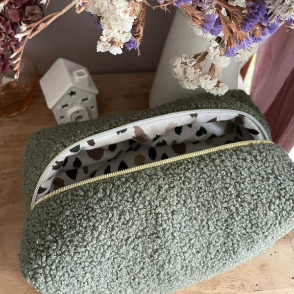 Trousse de maquillage en teddy vert olive