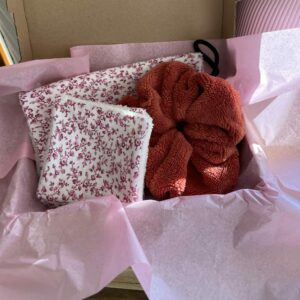 Coffret bien-être avec éponge rouge