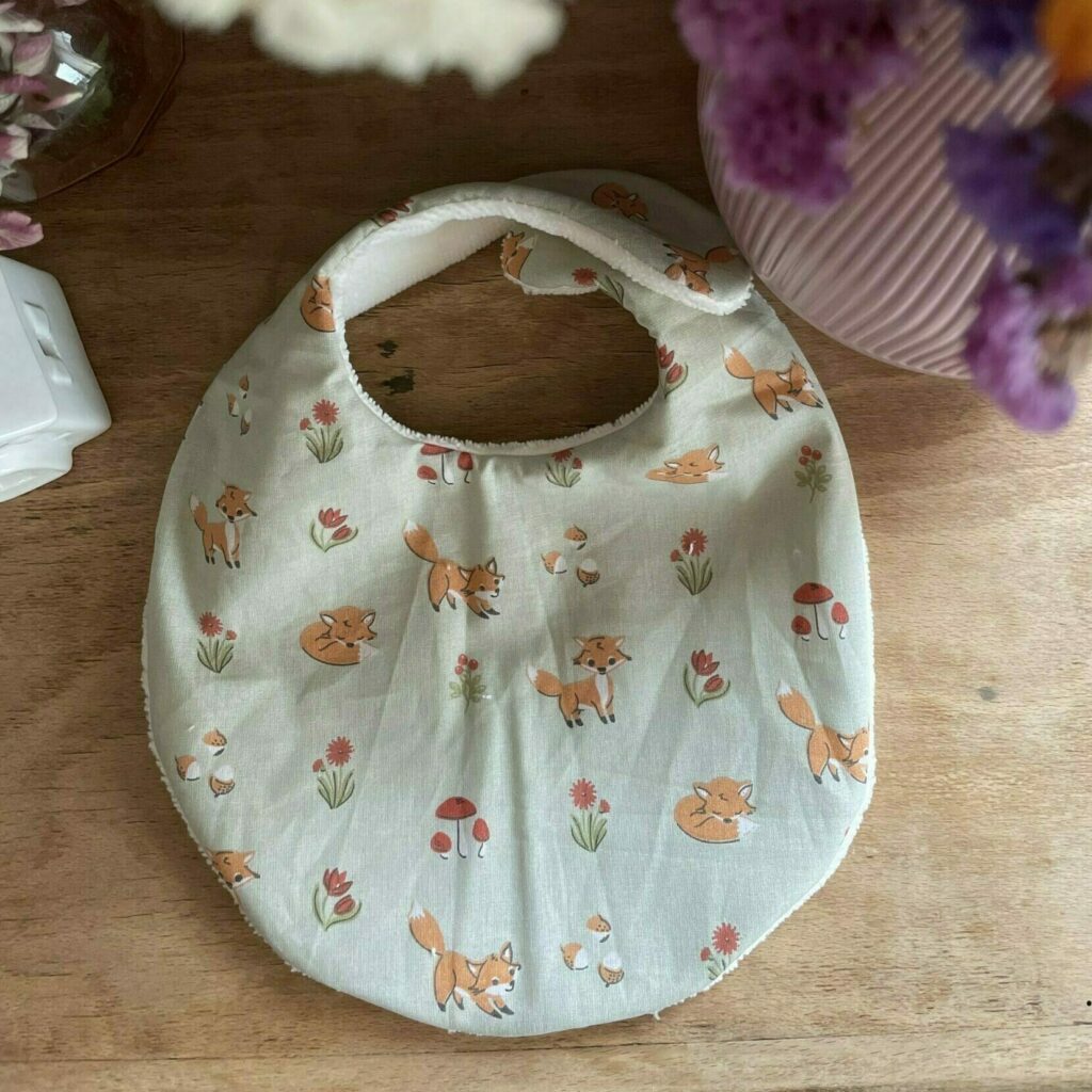 bavoir pour enfant avec motifs de renards