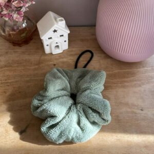 Fleur de douche en éponge de couleur verte