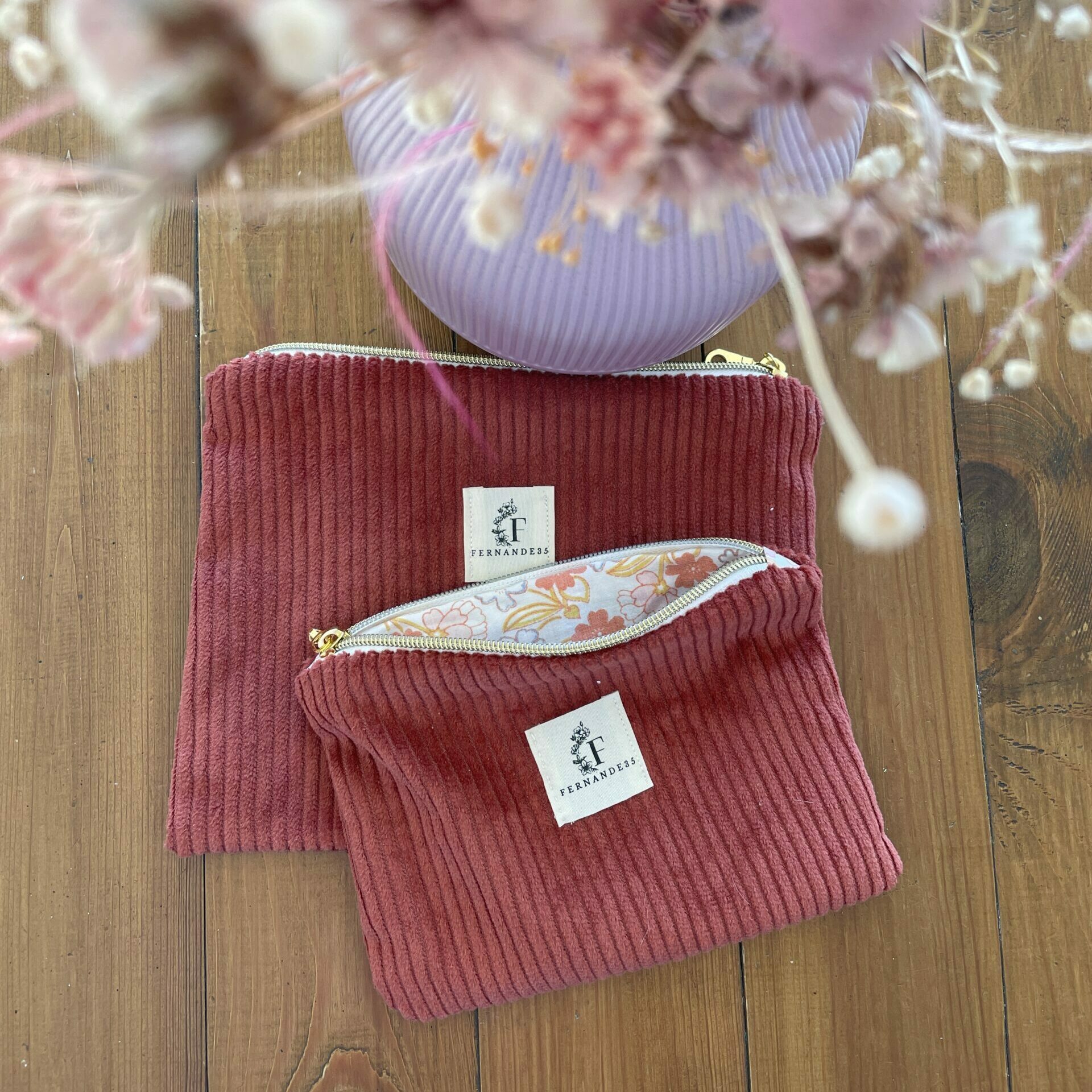 pochettes plates en velours côtelé couleur bordeaux