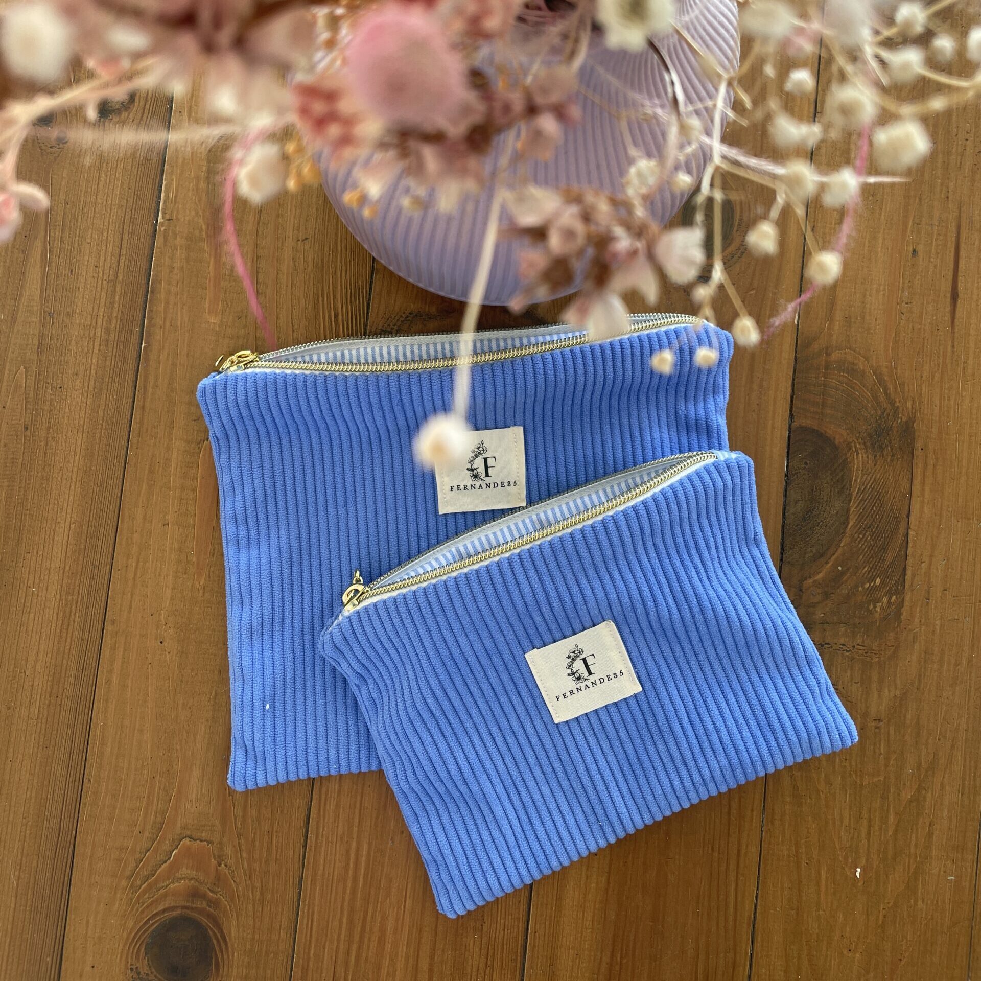 pochettes plates bleues