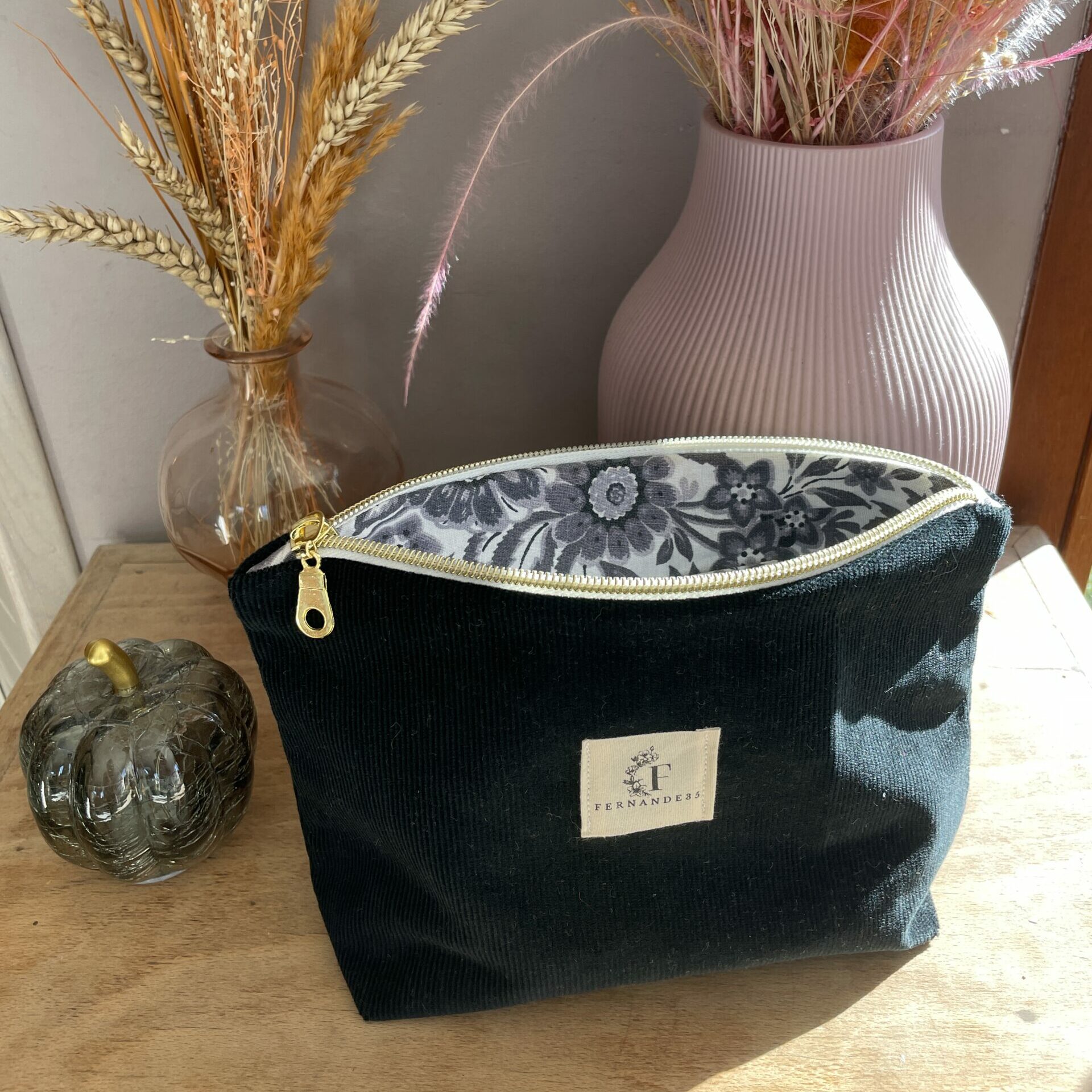 pochette zippée en velours côtelé noir