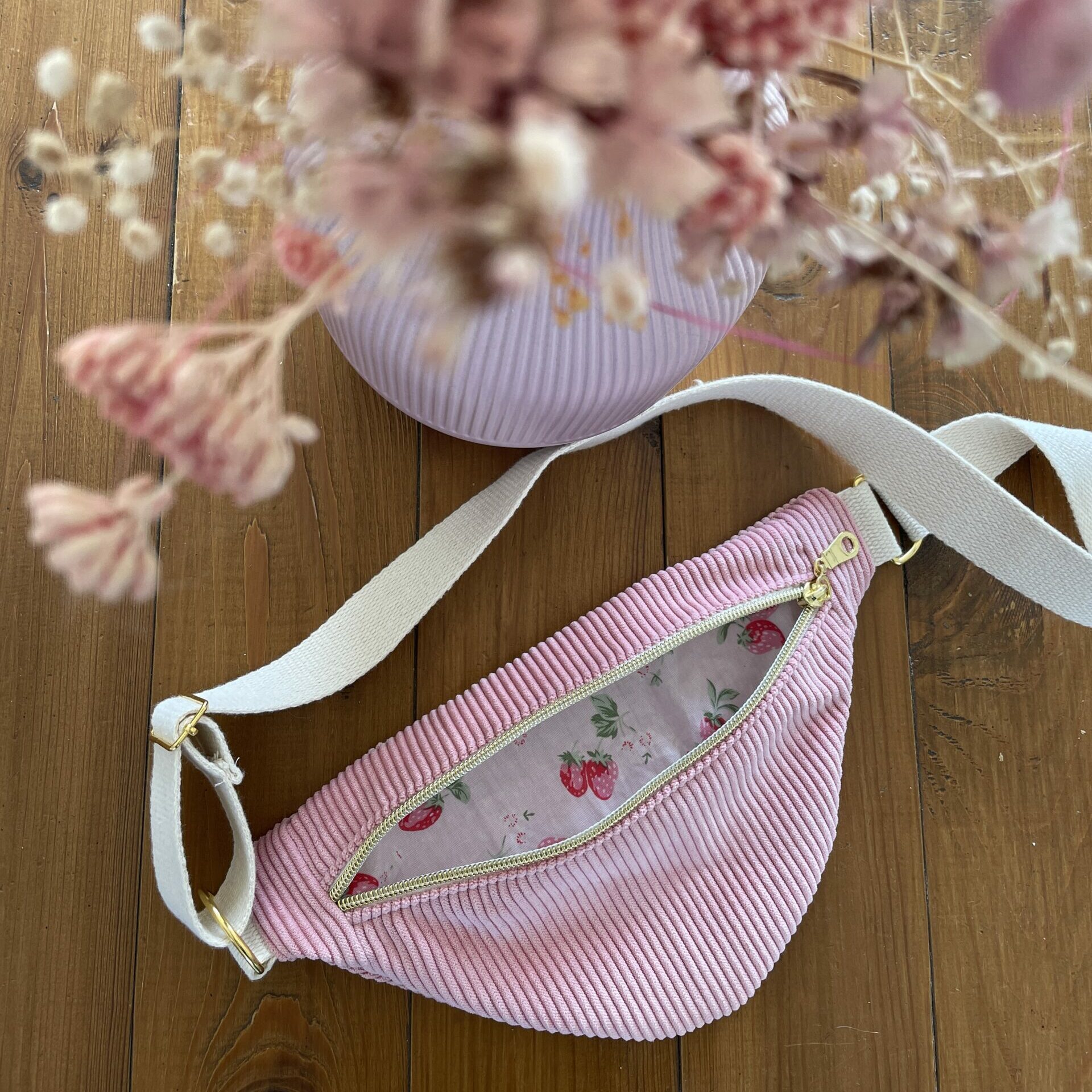 Sac banane pour enfant en velours côtelé rose