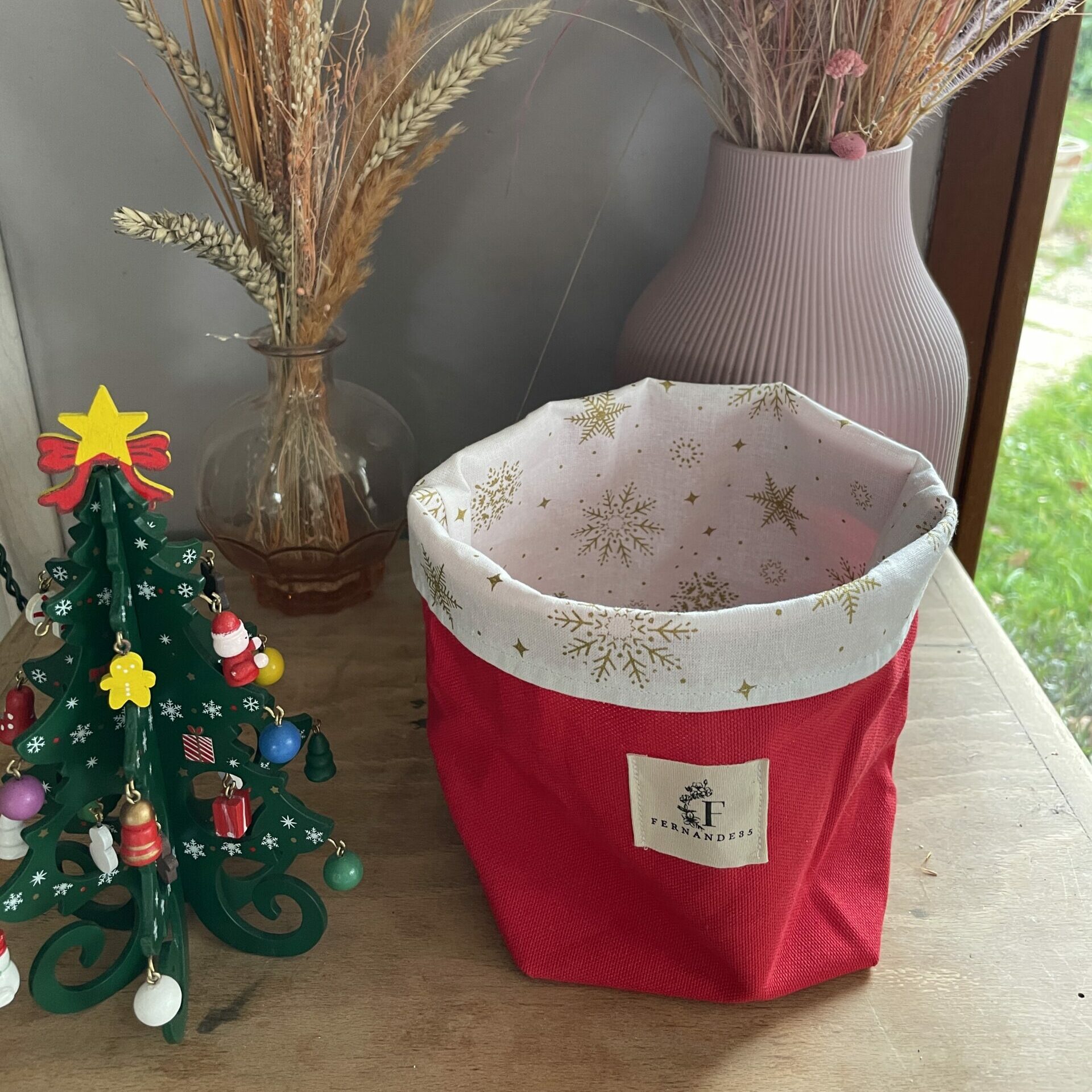 Panier en tissu rouge de Noel