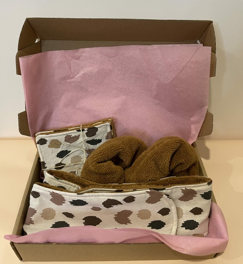 Coffret bien-être visage – Lingettes, manchon démaquillant & bandeau de soin